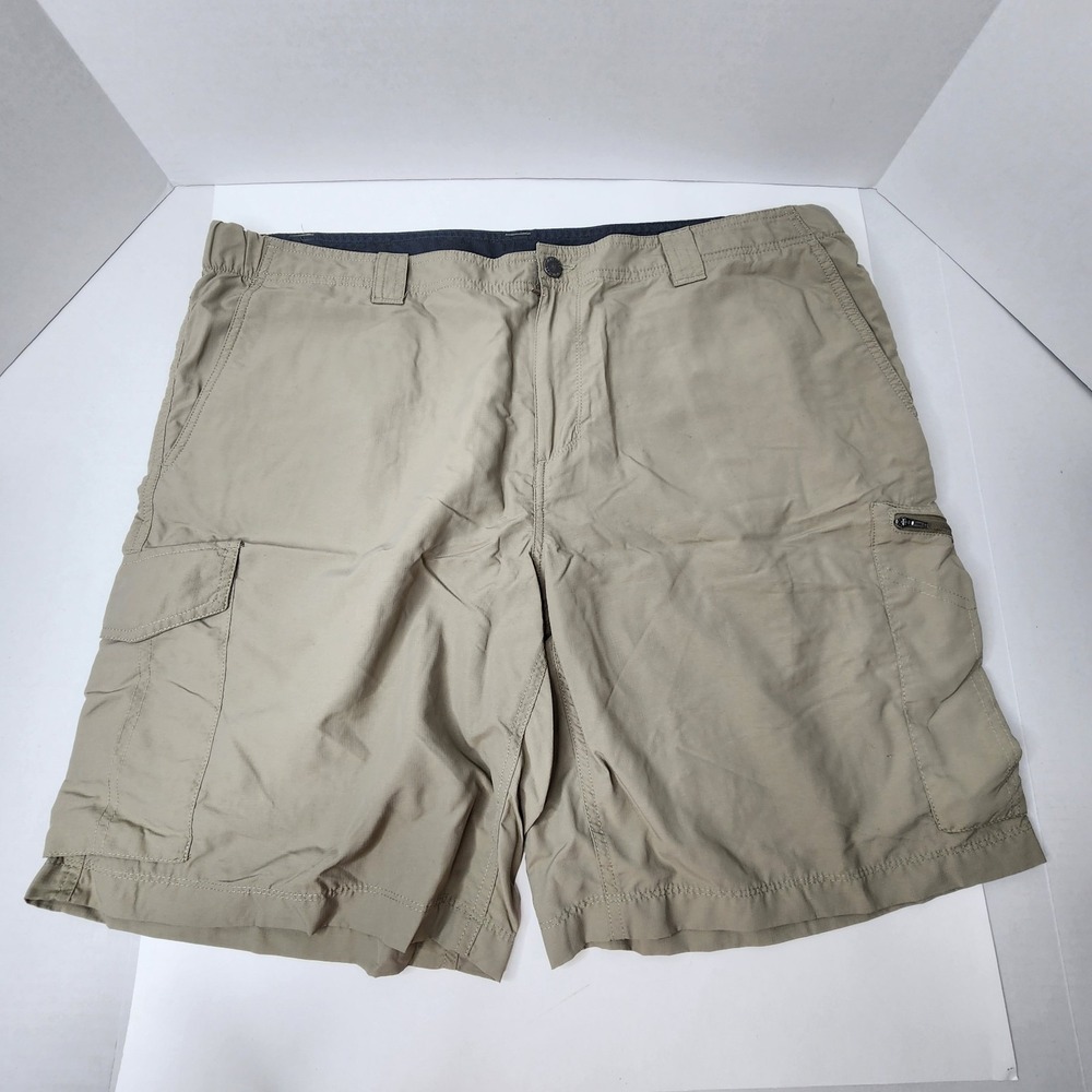 Columbia Cargo Shorts Mens 42 10" Inseam Beige Flap Zip Pockets nylon Hiking